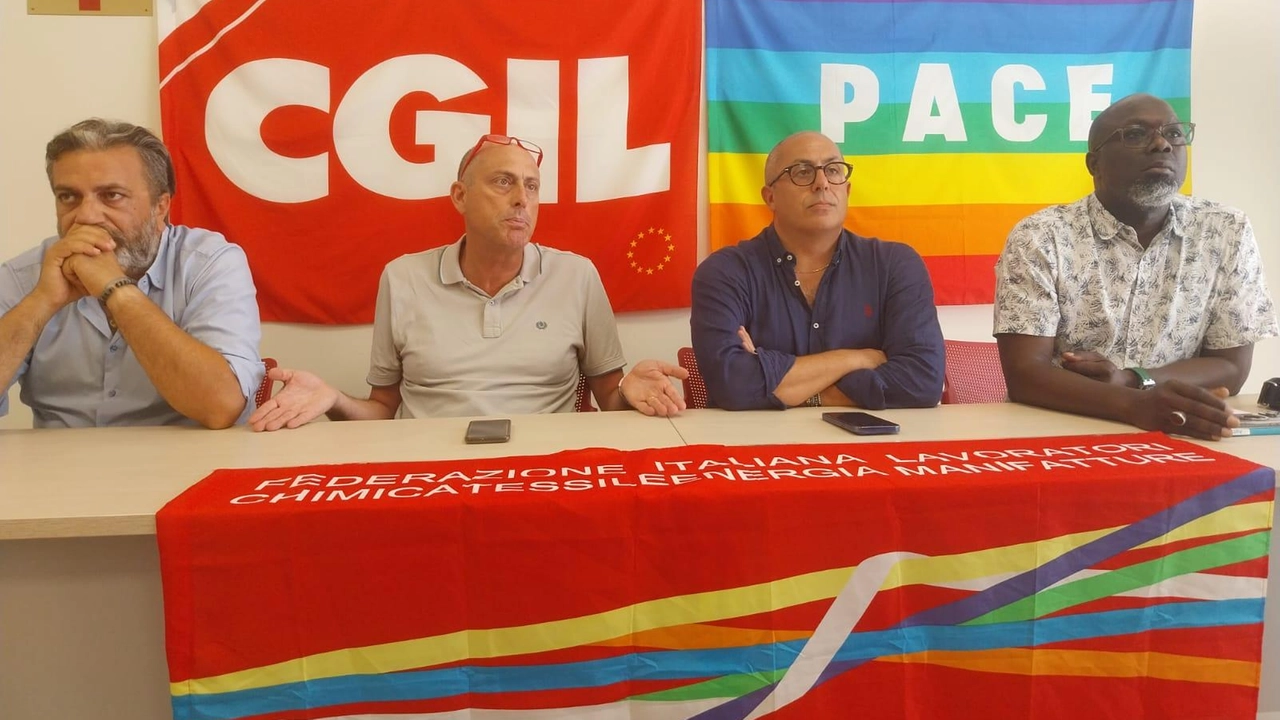 Alessandro Conforti (Filctem Cgil) lancia l’allarme per la gravissima crisi che sta attraversando tutta la filiera della pelle: nel conciario e nel canzaturiero ci sono già stati licenziamenti e il quadro sta diventando preoccupante