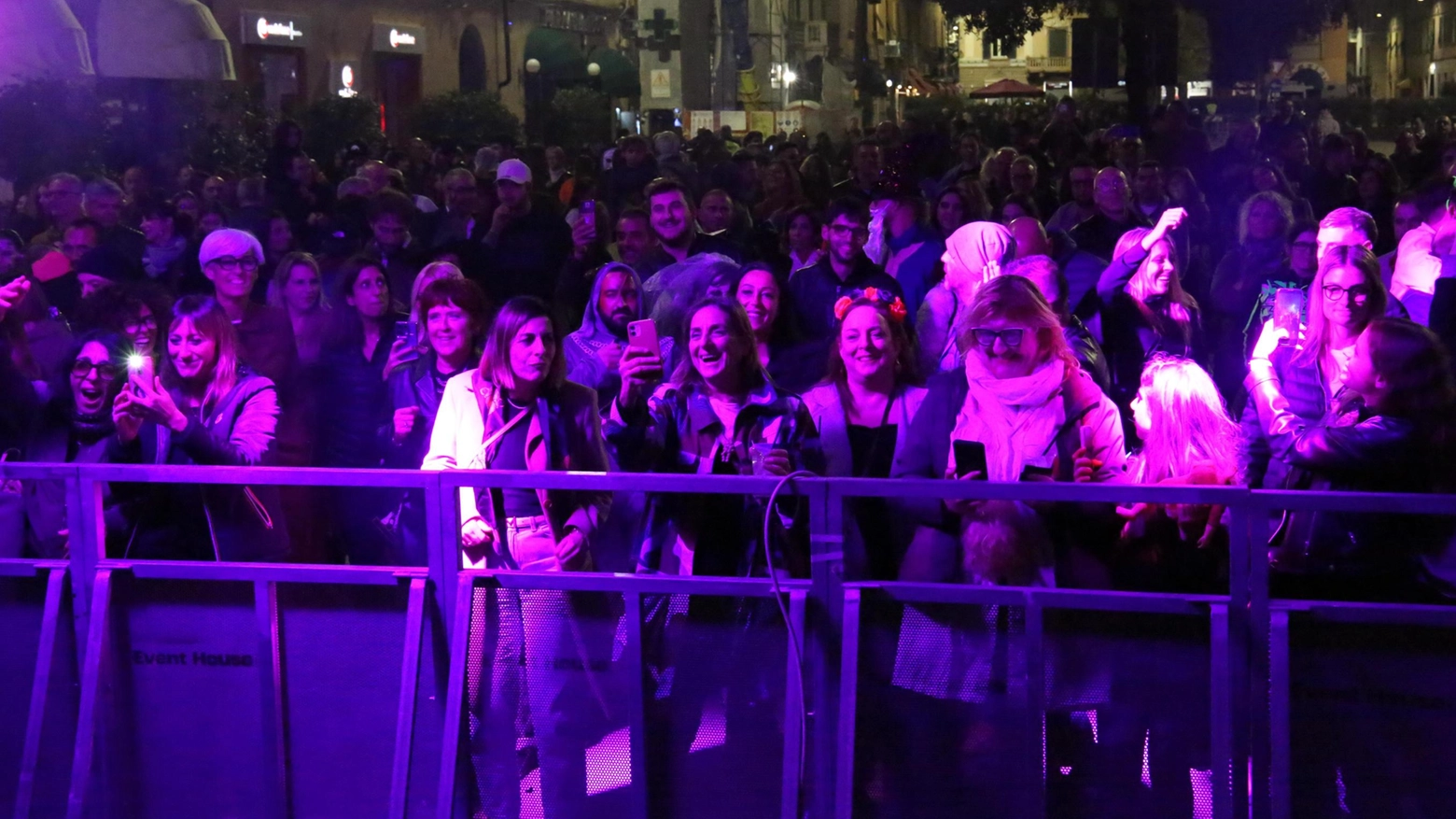 La notte più spaventosa. Halloween, festa grande. Il centro si riempie. Tanta musica e brividi