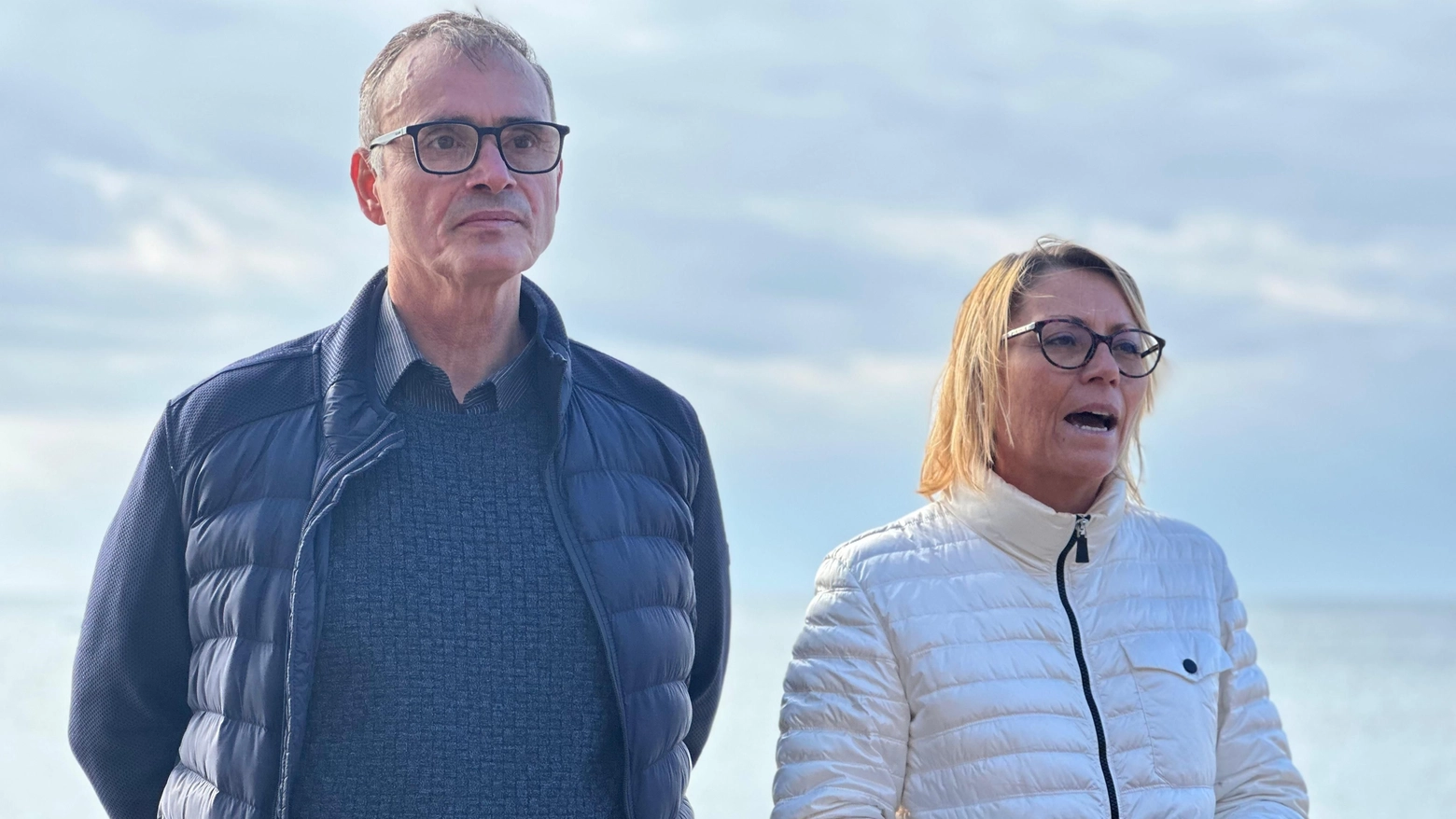 Angelo Gentili ed Elena Nappi durante la “ramazzata” di ieri in spiaggia