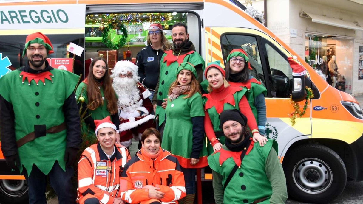 Babbo Natale trainato dall’ambulanza: un dono per la Croce Verde