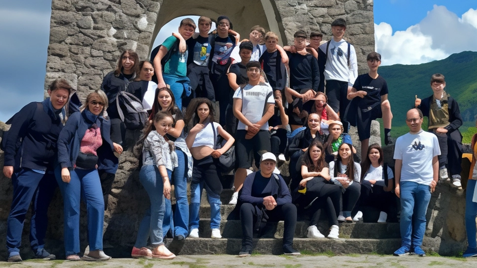 Studenti di Casola e Monzone in visita al Parco della pace a Sant’Anna
