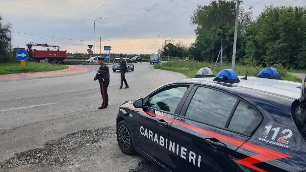 Una pattuglia dei carabinieri durante un servizio di controllo lungo le strade. Il Comitato ha chiesto la statistica degli ultimi 3 anni sulle denunce presentate