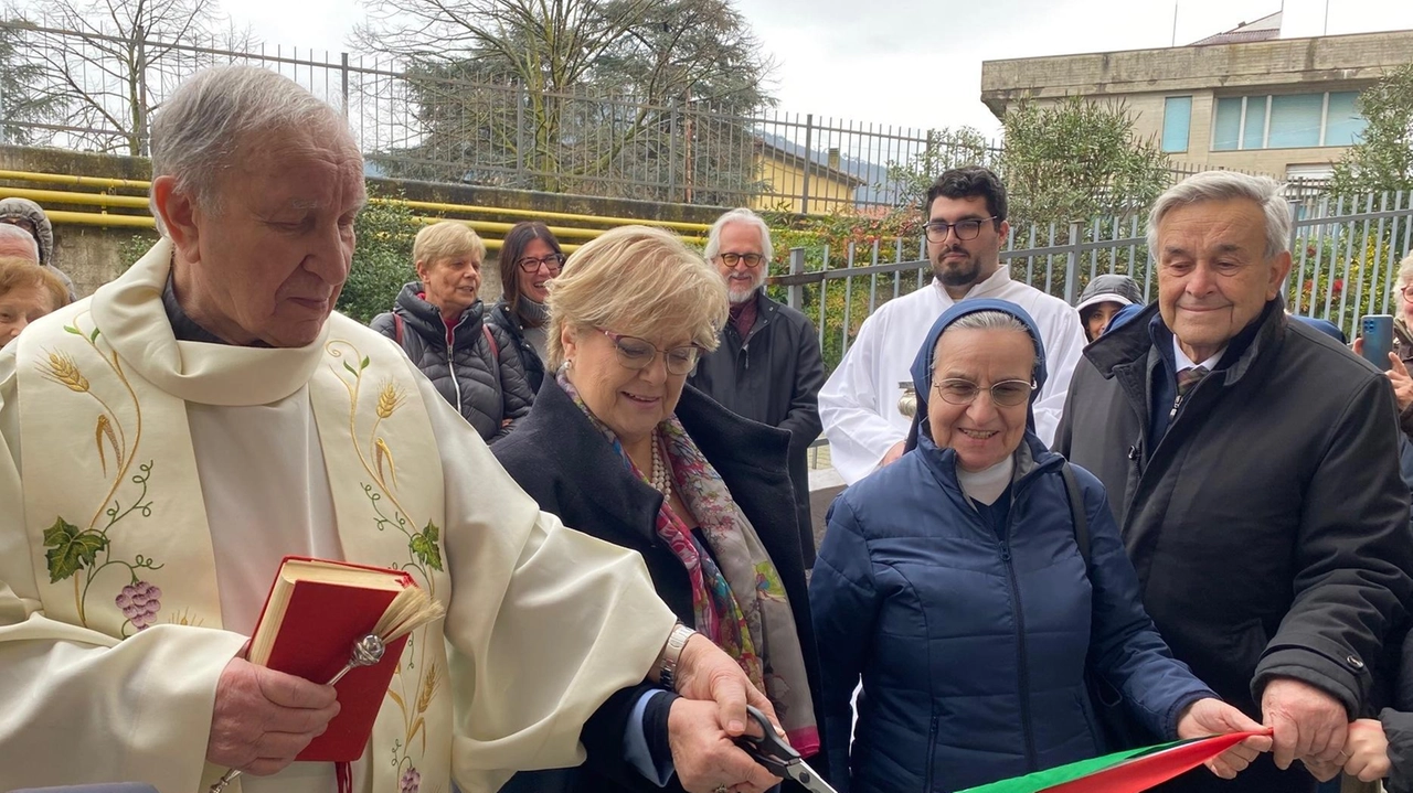 I locali sono dedicati alle suore vincenziane e destinati ai giovani. La Fondazione Cassa di Risparmio di Prato ha donato oltre 70mila euro . .