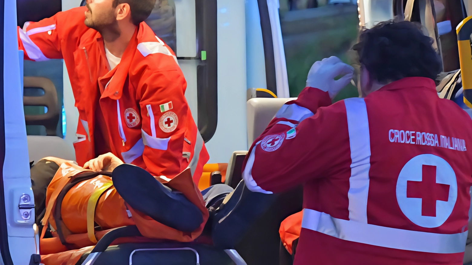 Colpito da un gancio al volto. Gravissimo operaio di 50 anni dopo la manovra sul carrello-ponte