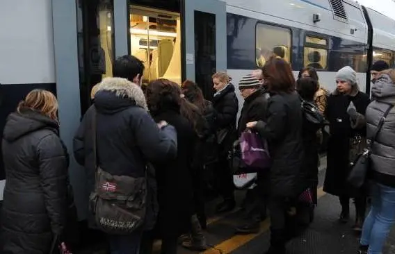 Protesta pendolari della linea Siena-Chiusi: “Occupiamo i binari”