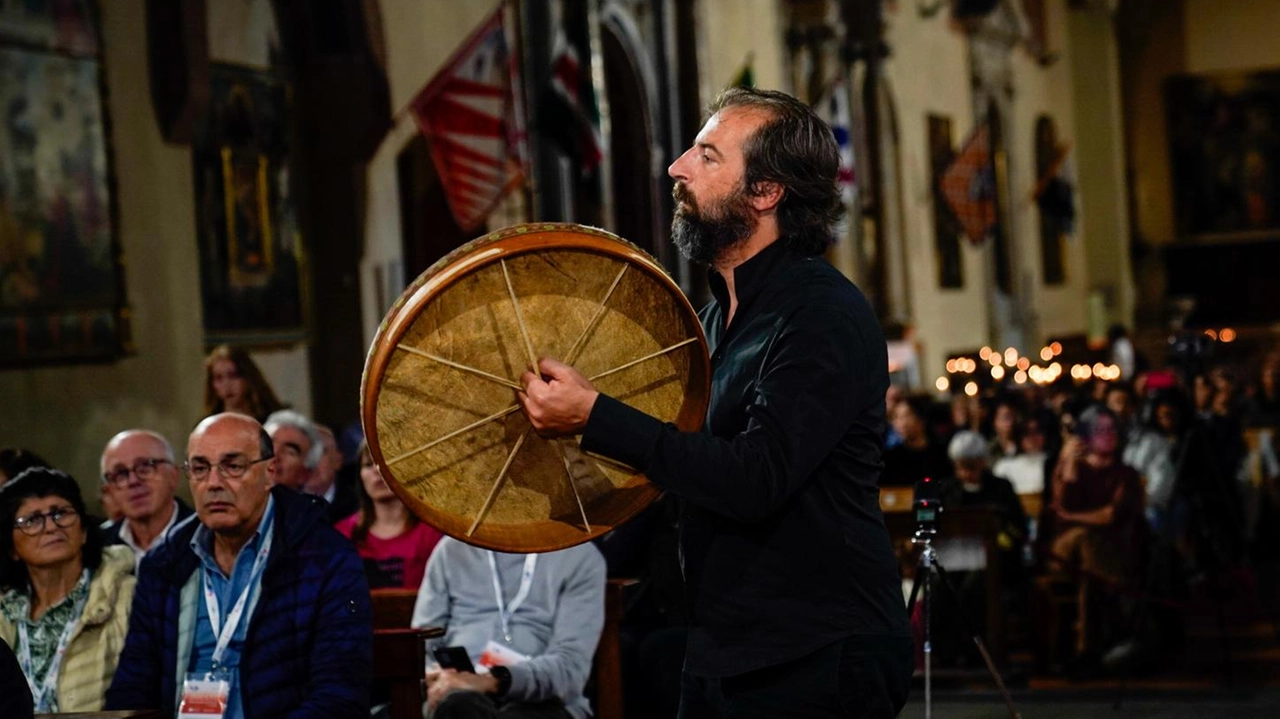 Un momento del concerto con il Coro diretto dal maestro Lorenzo Donati