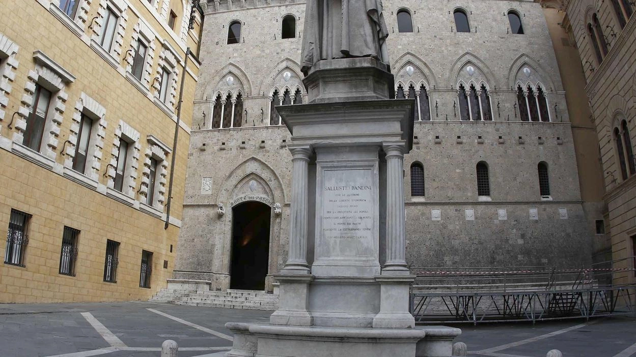 La relazione semestrale di Banca Monte dei Paschi evidenzia un utile netto di 1.159 milioni e nuovi obiettivi del Piano industriale. Tuttavia, persistono criticità legate alla necessità di vendere partecipazioni non strategiche entro fine anno, con la possibilità di cessione della partecipazione nel capitale della Banca d’Italia in caso di mancato completamento degli impegni.