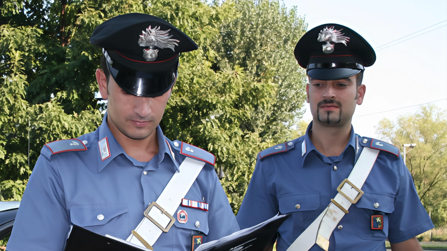 Fratelli accoltellati fuori da un locale. L’aggressione dopo una rissa coi titolari