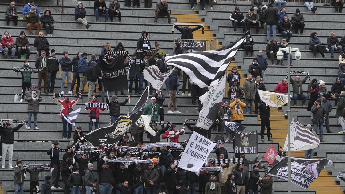 Il Siena continua a fare collezione di figuracce. Tifosi arrabbiati ma la società rimane assente