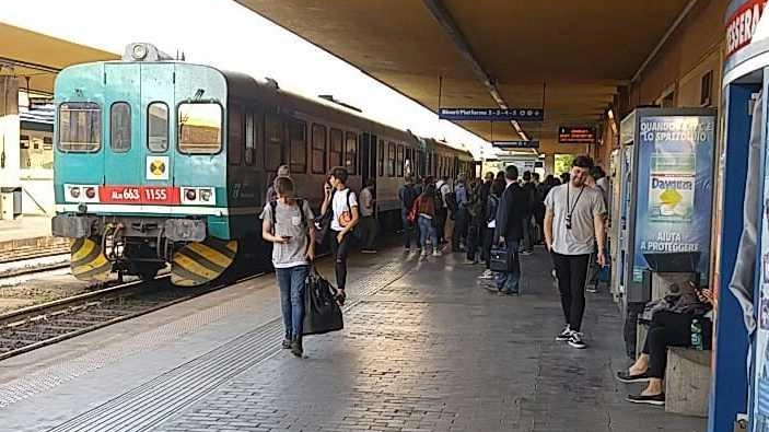 Treni, la rabbia dei Comuni. Grazi: "Linea Siena-Chiusi, ora interventi urgenti"