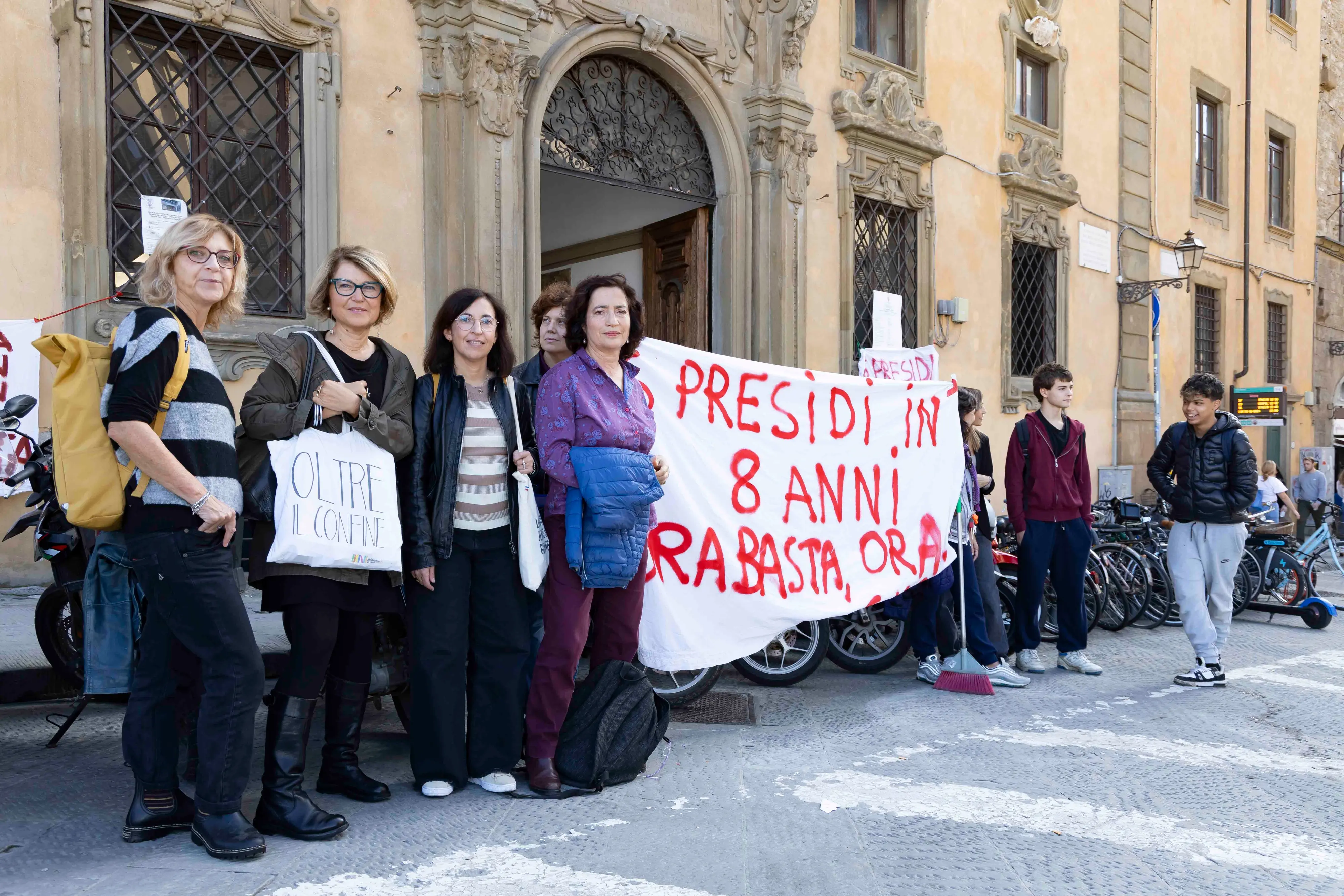 Machiavelli-Capponi, prof in presidio: “Cambiare adesso dirigente sarebbe deleterio”