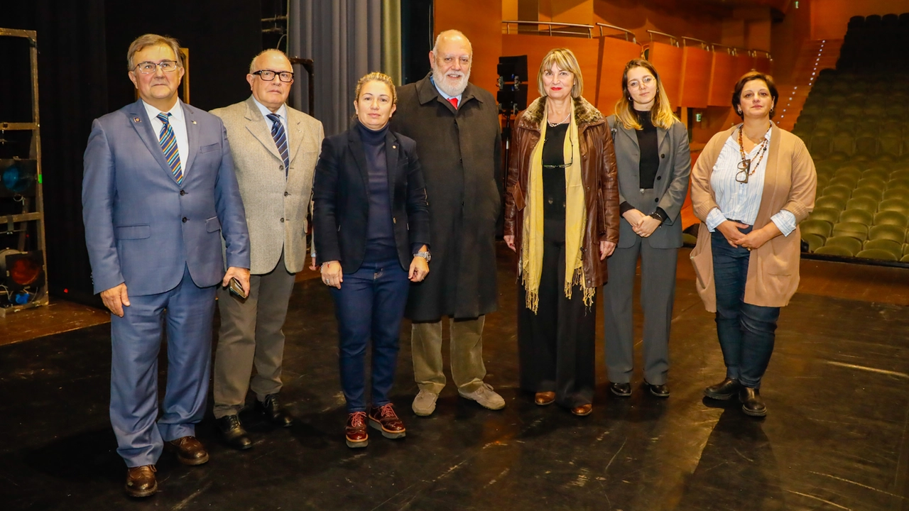 Nuove quinte al Teatrodante Carlo Monni grazie a Fondazione Rotary e Rotary Club