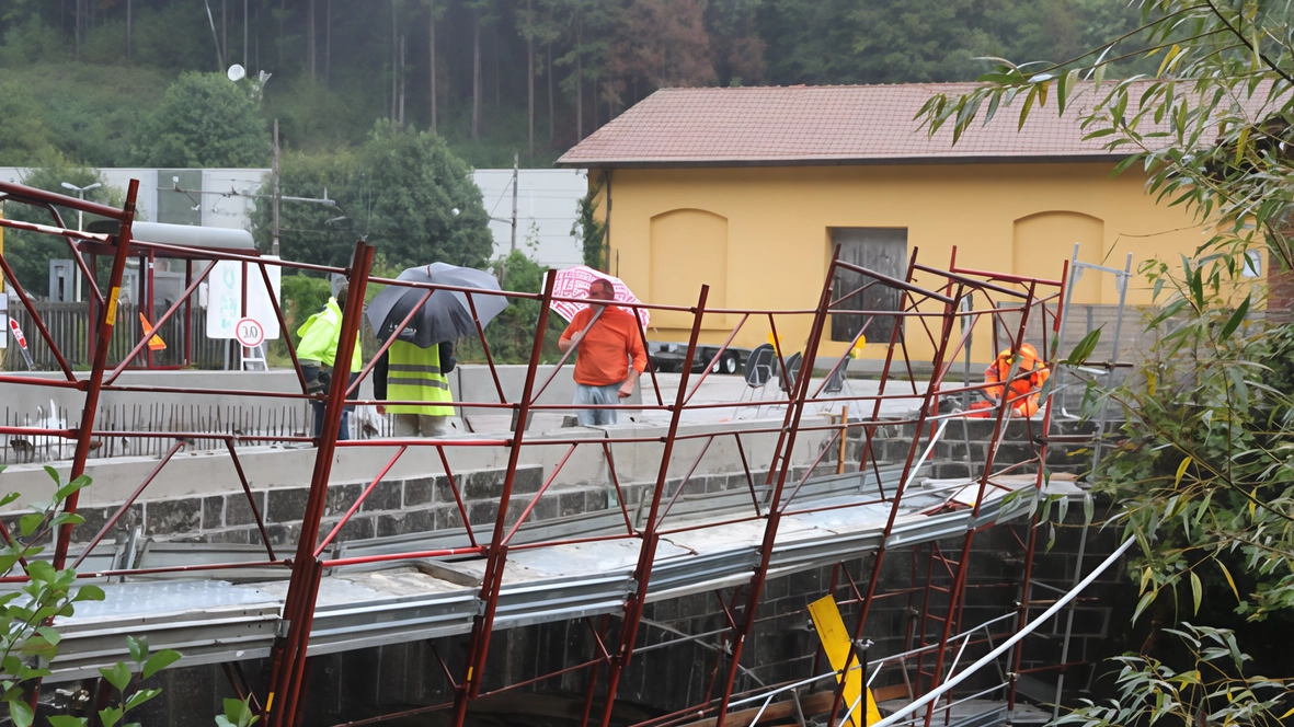 Così si presentava il ponteggio ieri pomeriggio