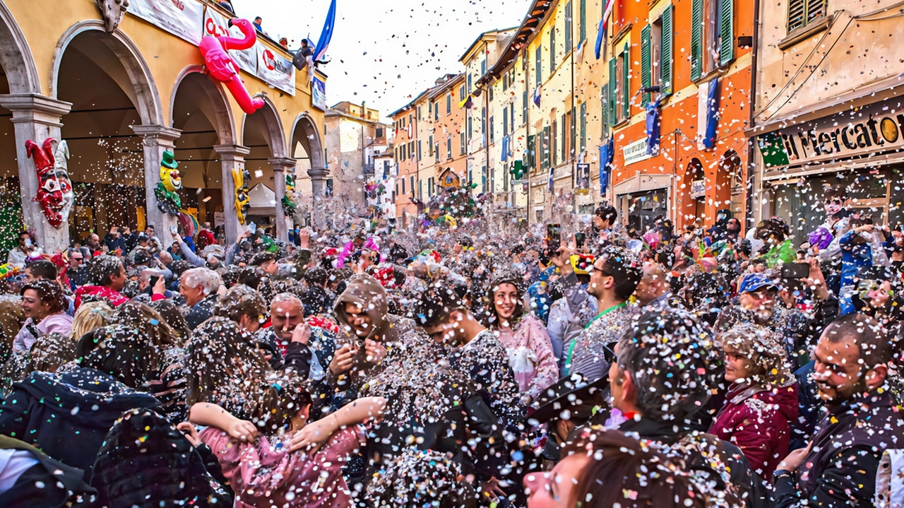 Alle ore 18 in Piazza Matteotti sarà svelato chi tra le quattro compagini cittadine aprirà la sfilata. Azzurri, Bombolo, Nottambuli e Rustici scaldano i motori in vista della grande sfida.