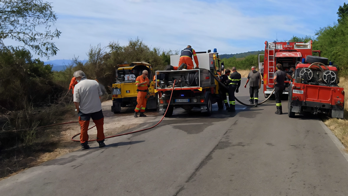 Nella foto l’intervento della Vab dei vigili del fuoco tra la Casa del vento e Bivigliano