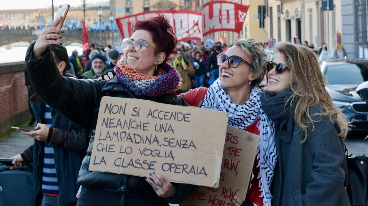 Sciopero, 70mila in piazza: "Cambiare la manovra". E a Novoli traffico in tilt