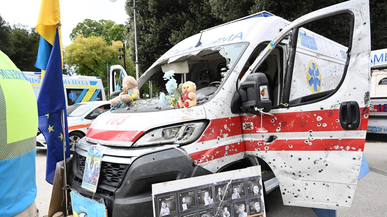 L’ambulanza ucraina distrutta dall’esercito russo durante la guerra: partita la raccolta fondi per inviarne una nuova (foto Alcide)