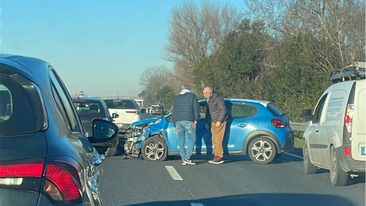 L'incidente sulla Firenze-Pisa-Livorno (foto dalla pagina Fb I dannati della FiPiLi)