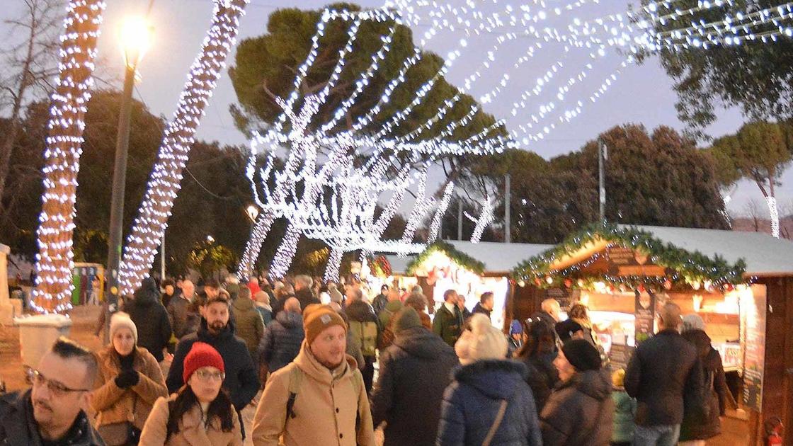 Città sempre più regina delle feste. Boom di arrivi anche dopo il 25. Presenze verso un milione e mezzo