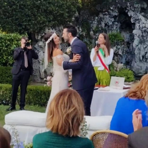 Il bacio tra Gigi Buffon e Ilaria D'Amico