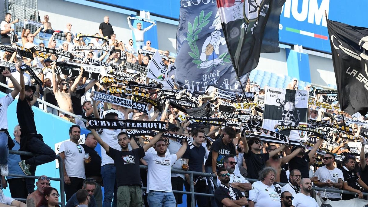 Oltre mille tifosi aquilotti hanno seguito lo Spezia al ’Mapei’ di Reggio Emilia per il match contro il Sassuolo (Fotofiocchi)