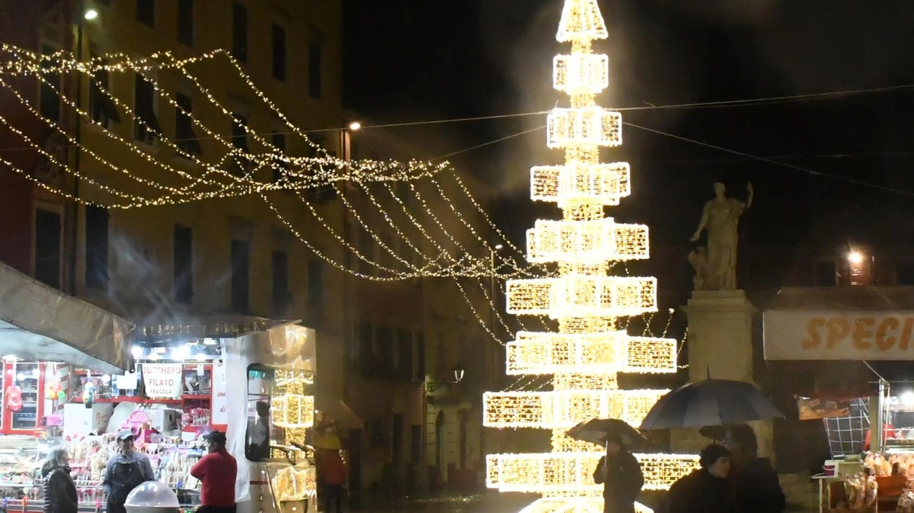 Quest’anno l’albero di Natale sarà allestito in piazza Duomo con un’installazione site specific di Vincenzo Marsiglia