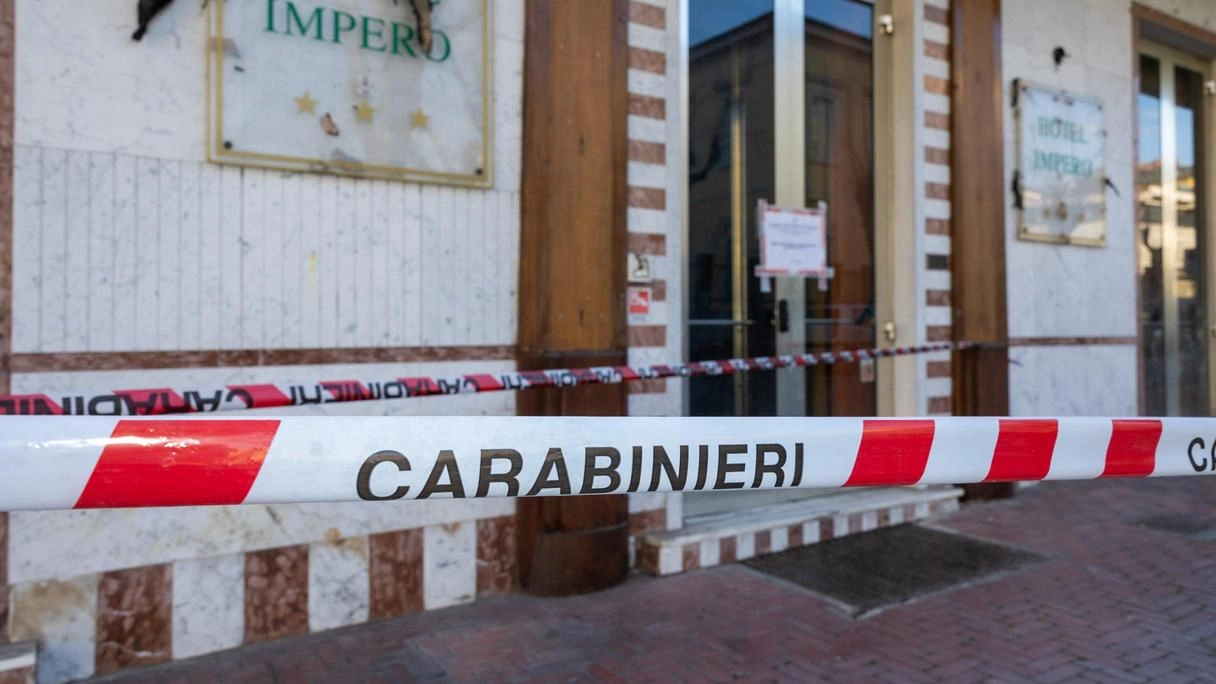 L’albergo di viale Bicchierai negli ultimi tempi era diventato rifugio di sbandati. A marzo vi fu rinvenuto il cadavere di un giovane egiziano, assassinato.