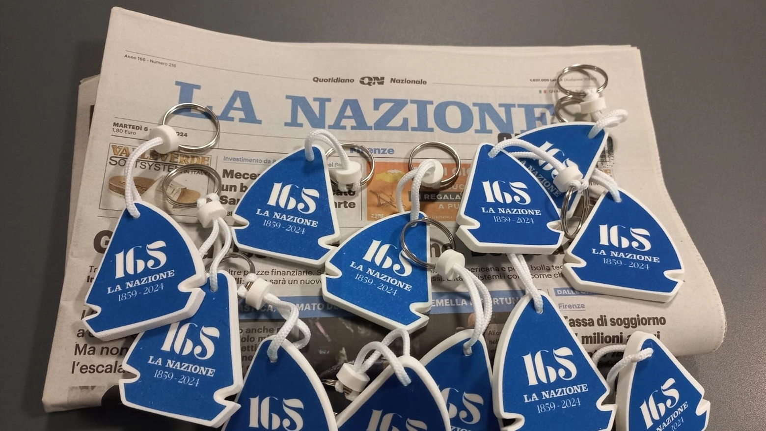 Il portachiavi in regalo con La Nazione il 10 agosto nelle edicole di Viareggio e Pontedera e in quelle delle province di Massa-Carrara, Pisa, Grosseto e Livorno