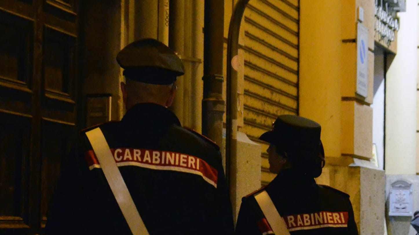 La Spezia, ruba 800 euro dalla cassa di un negozio: arrestato diciannovenne