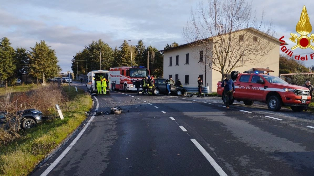 Il luogo dell'incidente sulla statale Eugubina (foto Vigili del Fuoco)