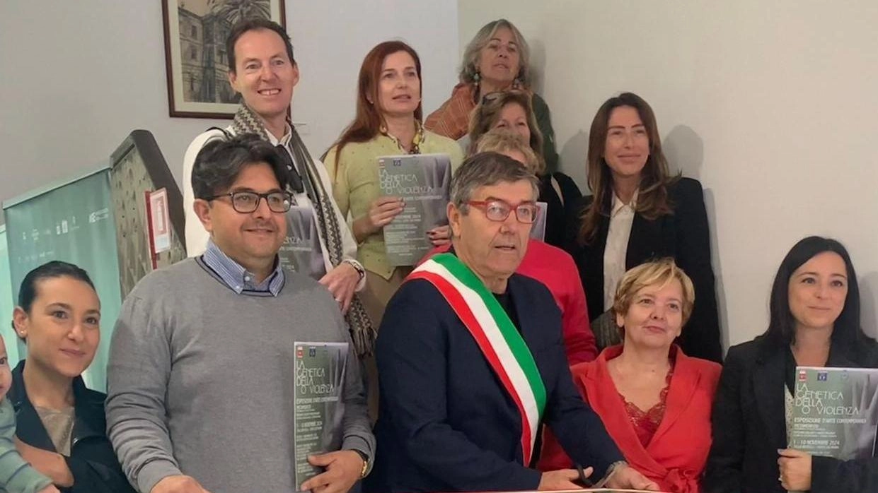 Inaugurata a Villa Bertelli la quarta edizione de “La genetica della nonviolenza” con studenti, giornalista e psicoterapeuta. Mostra e conferenza sul rapporto tra arte e problematiche sociali.