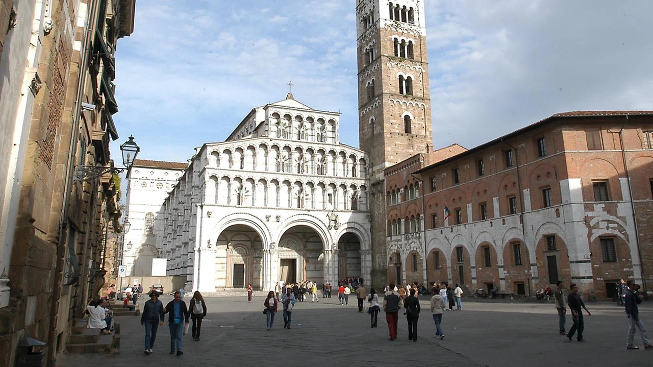 La Cattedrale di San Martino dove domani 25 dicembre, giorno di Natale, l’arcivescovo celebrerà la Santa Messa alle 10.30