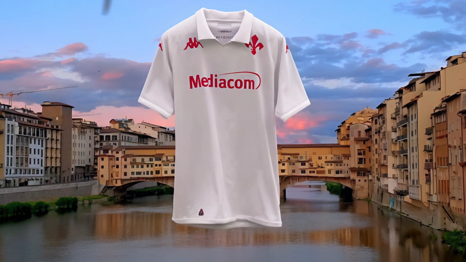 Kappa svela la seconda maglia della Fiorentina per la stagione 2024/25, ispirata al passato e con dettagli simbolici legati al tifo e a Davide Astori. Reazioni positive da parte dei tifosi.