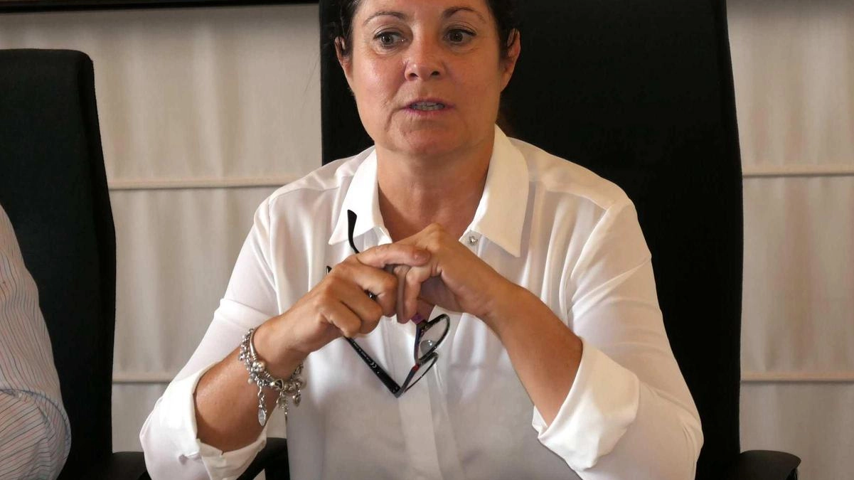 La sindaca Simona Barsotti durante un consiglio comunale: la seduta sul dissesto dell’ente è ancora oggetto di dibattito