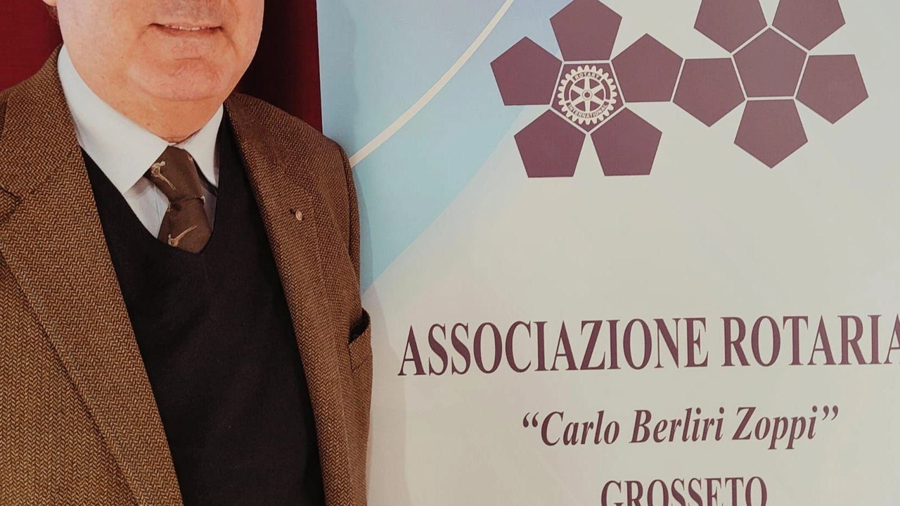 Domenico Saraceno, presidente dell’associazione rotariana «Carlo Berliri Zoppi», presenta il concorso fotografico riservato agli Under 35