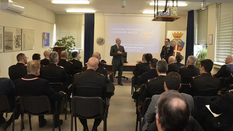 Il prefetto in visita del comando dei carabinieri