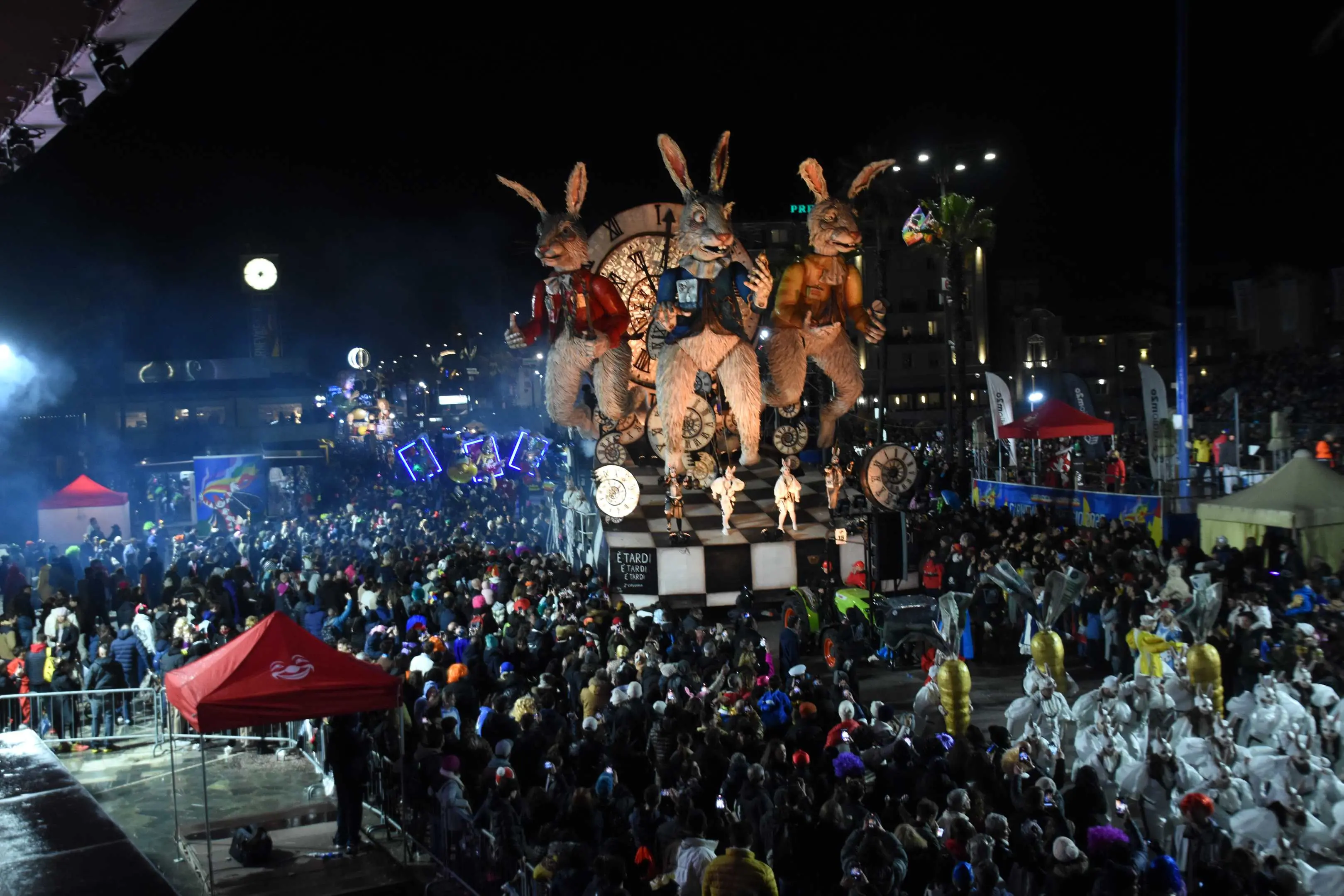 La maratona di Carnevale, un grosso grasso giovedì. Solo il biglietto è “smilzo”