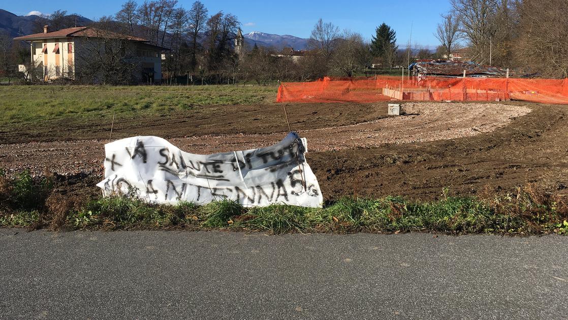 Un coro di no alla maxi antenna. Spunterà vicino al borgo di Filetto