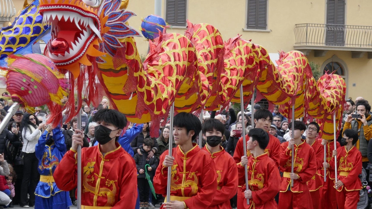 La sfilata del Dragone per le vie di Chinatown lo scorso anno a Prato