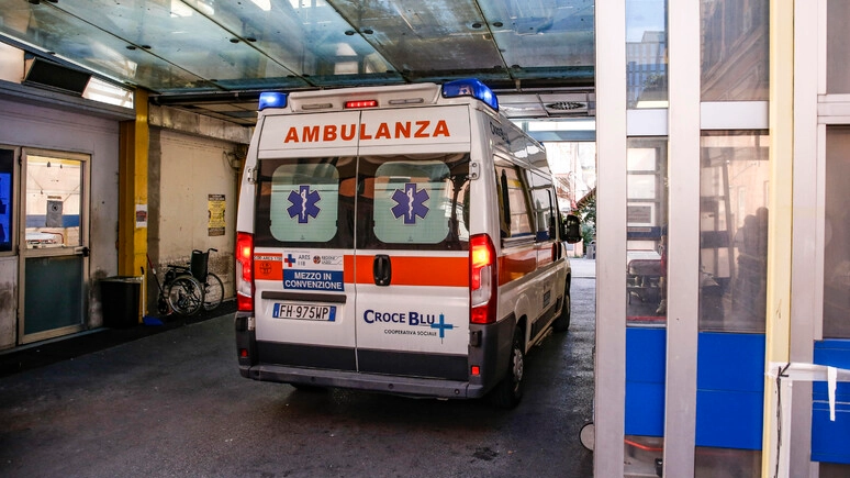 Un'ambulanza in una foto d'archivio Ansa