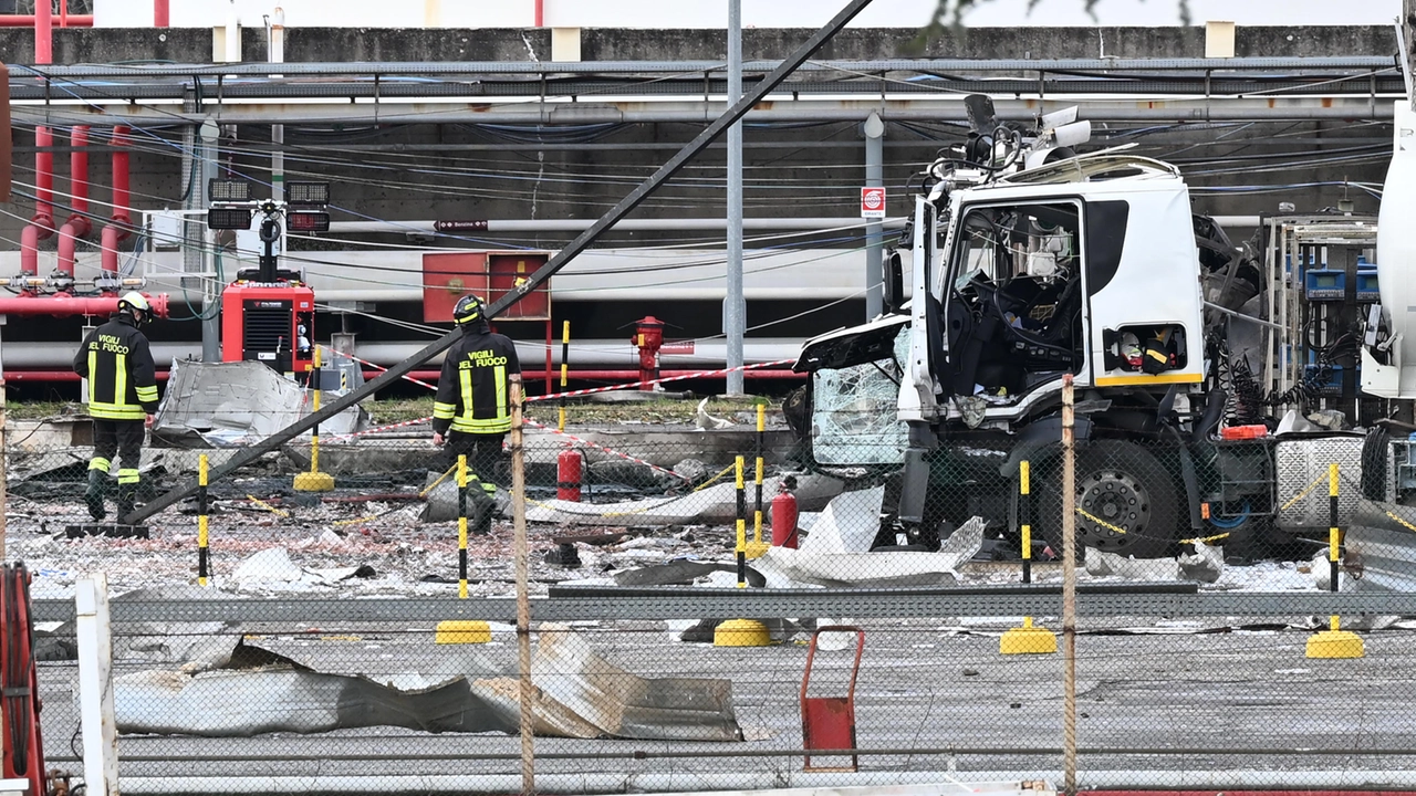 Il sopralluogo dei periti della procura sul sito di Calenzano