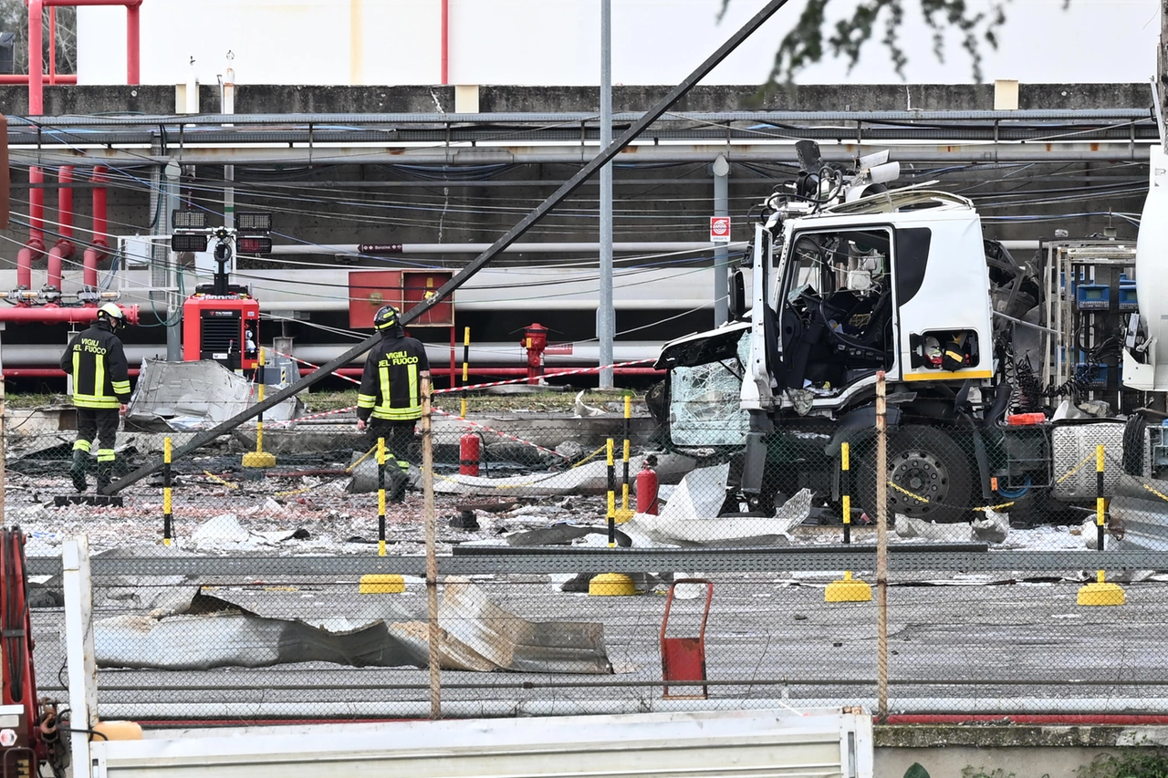 Il sopralluogo dei periti della procura sul sito di Calenzano