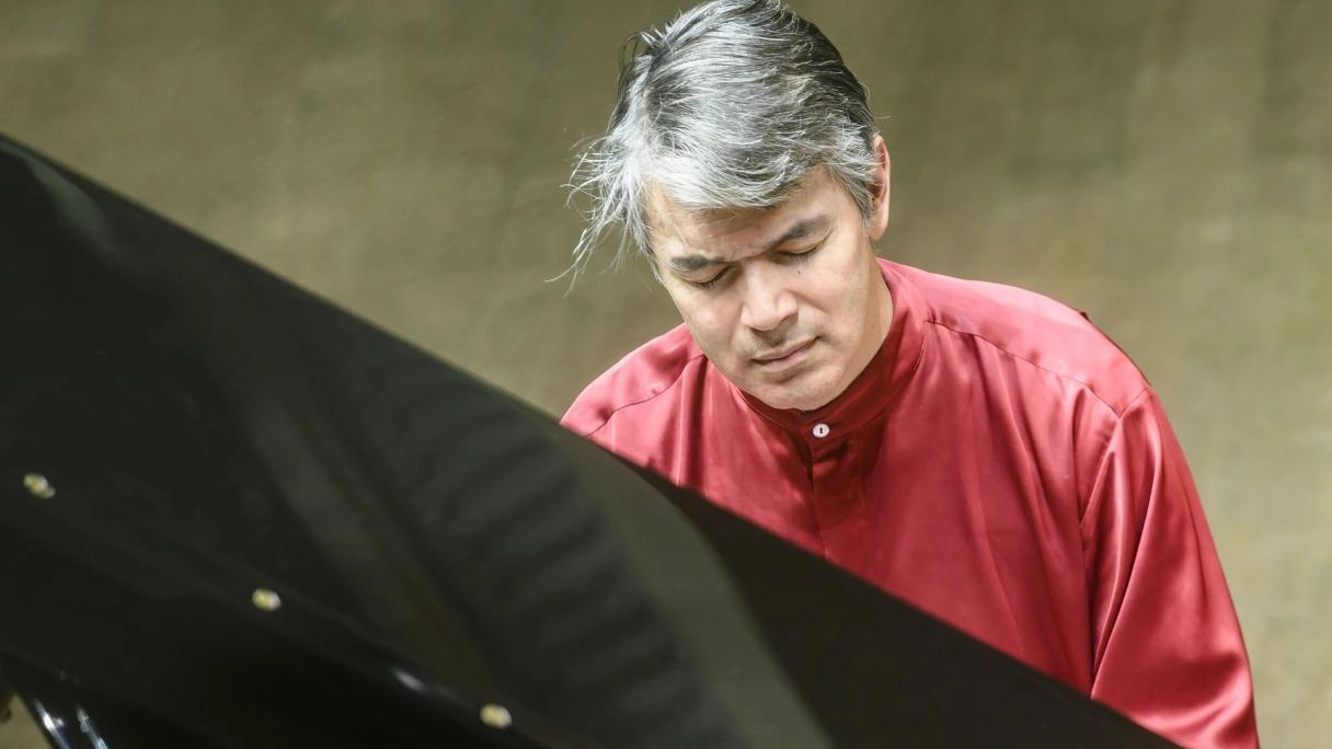 Il pianista Pietro De Maria inaugura la stagione autunnale dei concerti dell'AML a Lucca con un programma ricco e raffinato, includendo opere di Haydn, Liszt e Beethoven. Il concerto si terrà domani alle 17:30 presso l'auditorium del "Boccherini".