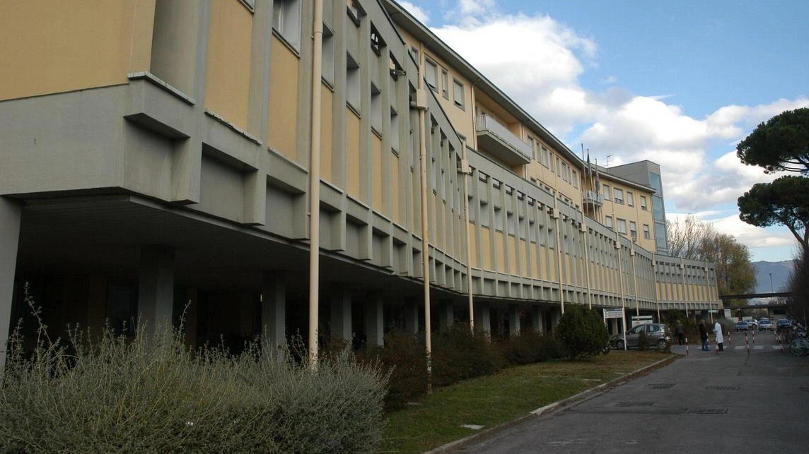 Ancora polemica sul piano dell’Asl per la cessione di alcuni padiglioni dell’ex ospedale Campo di Marte (foto Alcide)