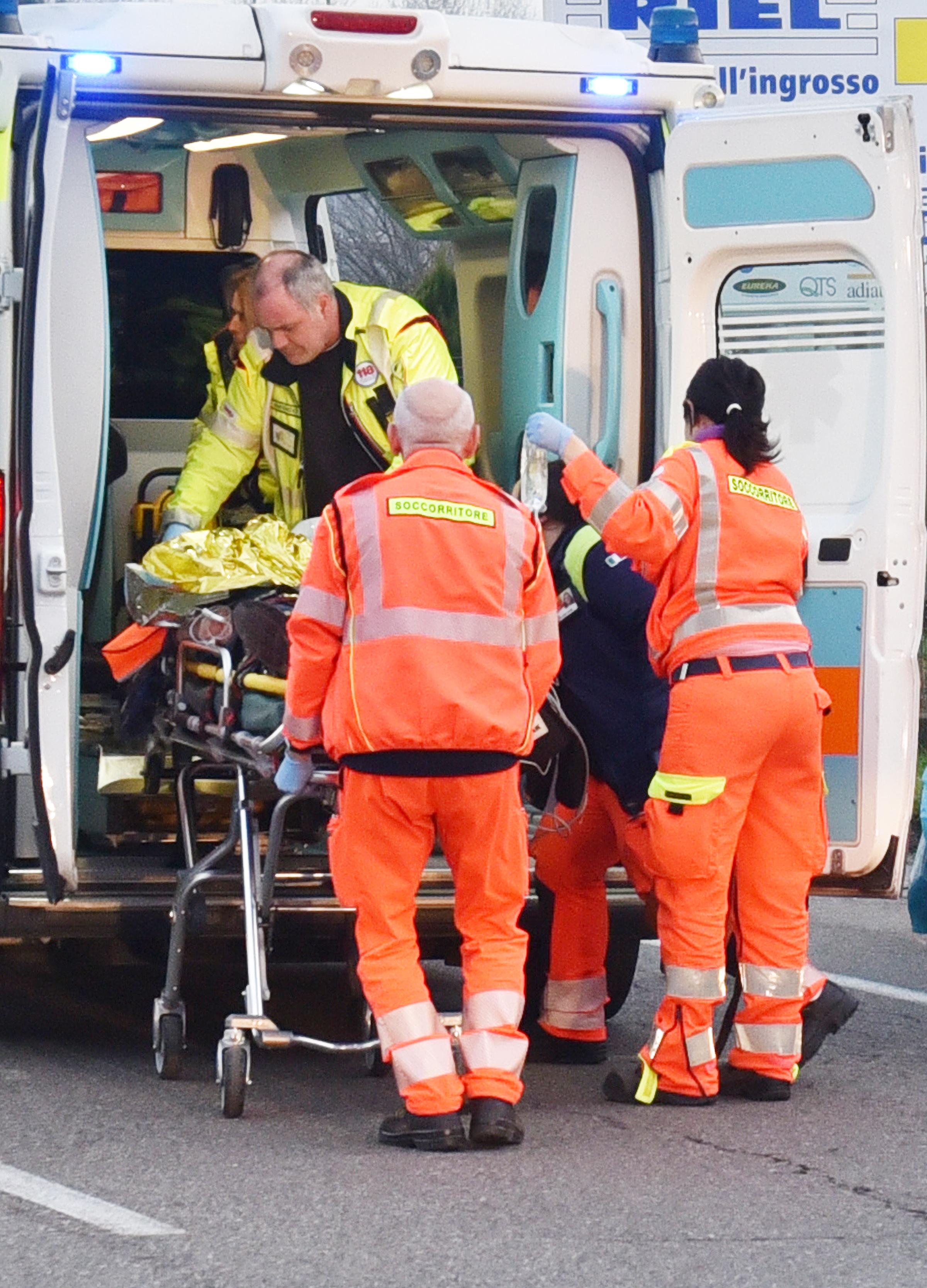 Scontro in campo: giocatore prende una ginocchiata in faccia. Trasportato in ospedale