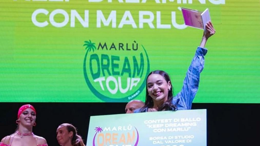 La quindicenne Martina Bertini di Agliana vince il contest di danza "Keep dreaming con Marlù" a San Vincenzo, ottenendo una borsa di studio e riconoscimenti.