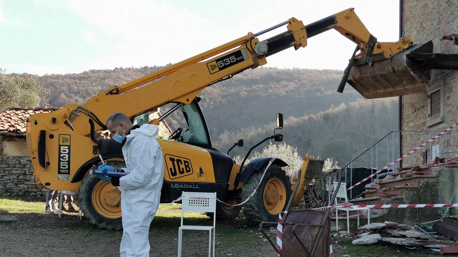 Assalto con la ruspa . Sparò e uccise il vicino. La pm: "Condannate. Mugnai a 2 anni e 8 mesi"