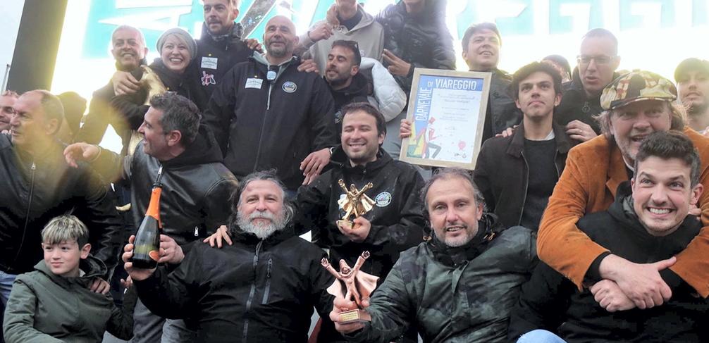 Carnevale di Viareggio, festa dei vincitori in piazza Mazzini