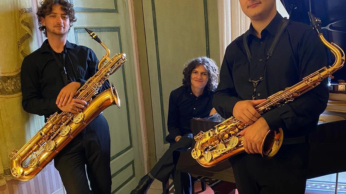 Lorenzo Nocci, Duccio Santini e Iacopo Conte che insieme a Camilla Cantarra compongono il gruppo Tango Nuevo, in scena oggi al Teatro Il Momento di Empoli