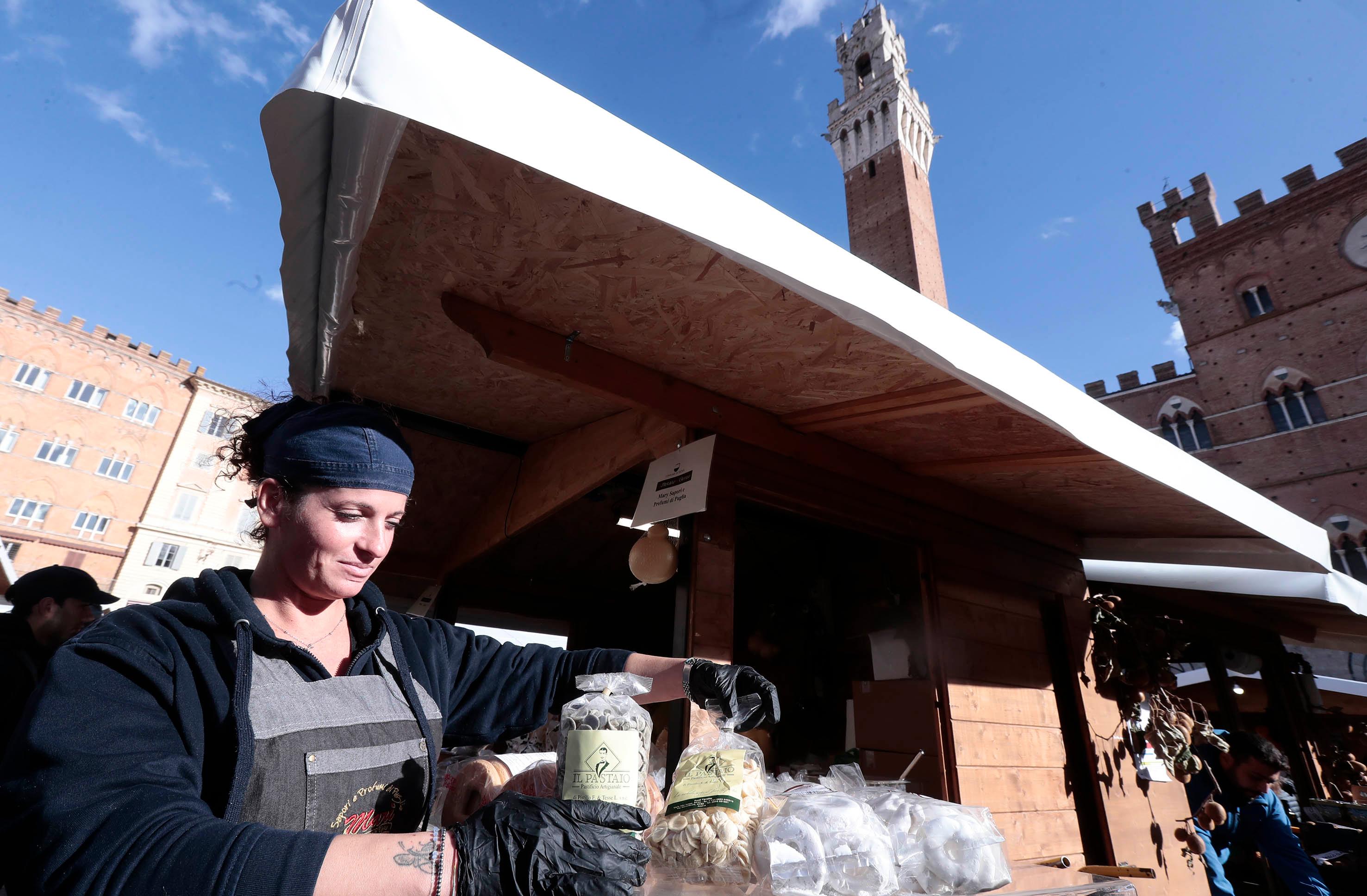 A Siena si alza il sipario sul Mercato nel Campo: tre giorni all’insegna del gusto